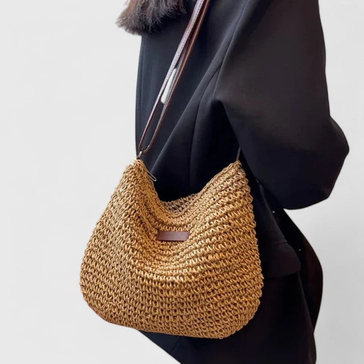 Elegant Slouchy Bag with Adjustable Strap and Secure Zipper – Versatile Everyday Design 2