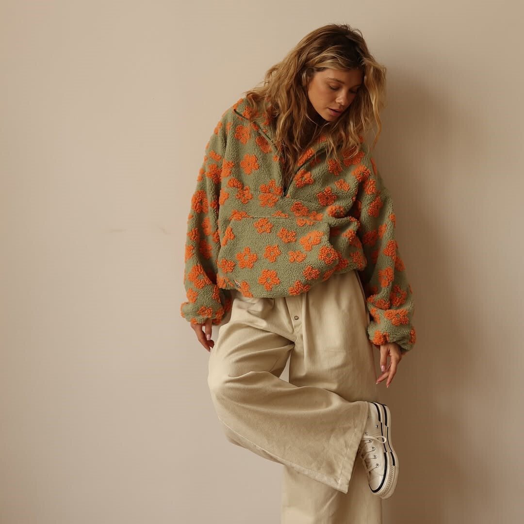 Floral Teddy Fleece Half Zip Jacket featuring a retro daisy print in an oversized sherpa style, perfect for cozy casual wear. 7