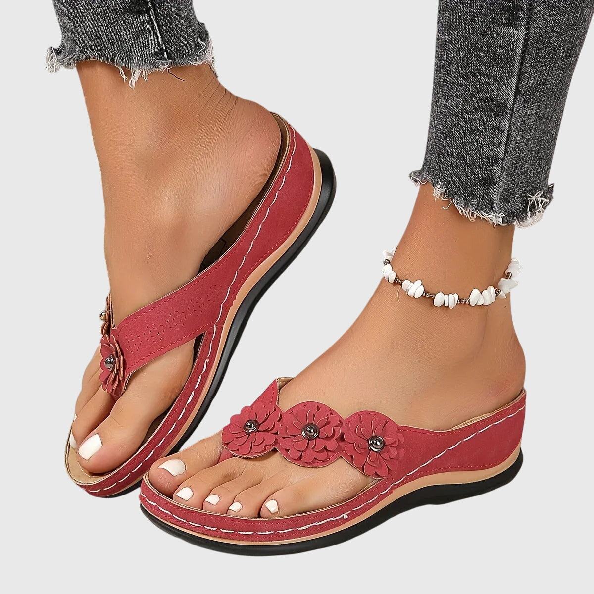 Orthopedic flip flops featuring an ergonomic design and shock absorption technology, perfect for lightweight casual wear and providing comfort and support for your feet. 2