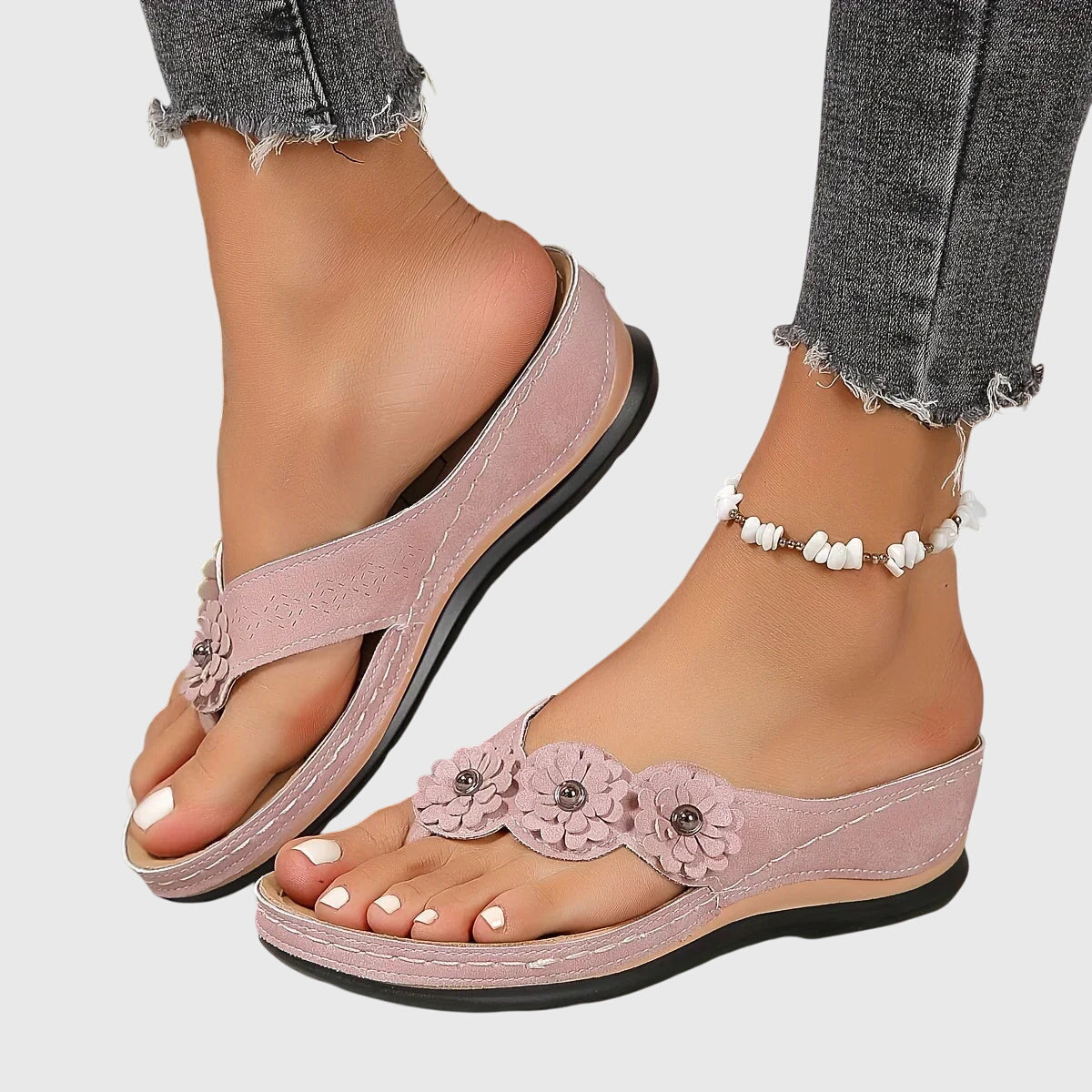 Orthopedic flip flops featuring an ergonomic design and shock absorption technology, perfect for lightweight casual wear and providing comfort and support for your feet. 3