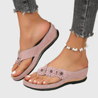 Orthopedic flip flops featuring an ergonomic design and shock absorption technology, perfect for lightweight casual wear and providing comfort and support for your feet. 3