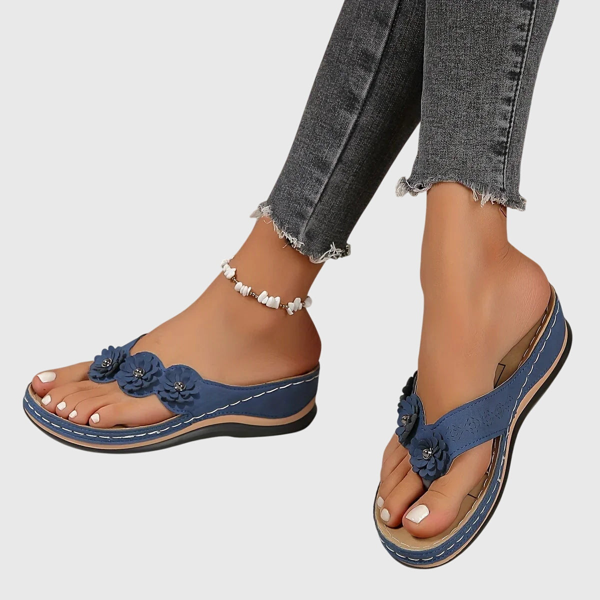 Orthopedic flip flops featuring an ergonomic design and shock absorption technology, perfect for lightweight casual wear and providing comfort and support for your feet. 8
