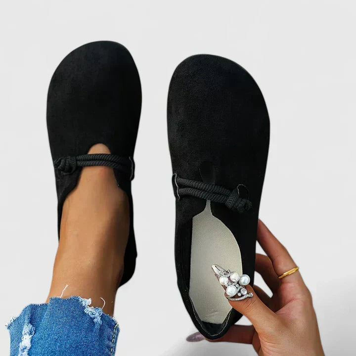 Supportive comfort loafers for women featuring an orthopedic design, crafted in versatile black leather, ideal for all-day wear. 1