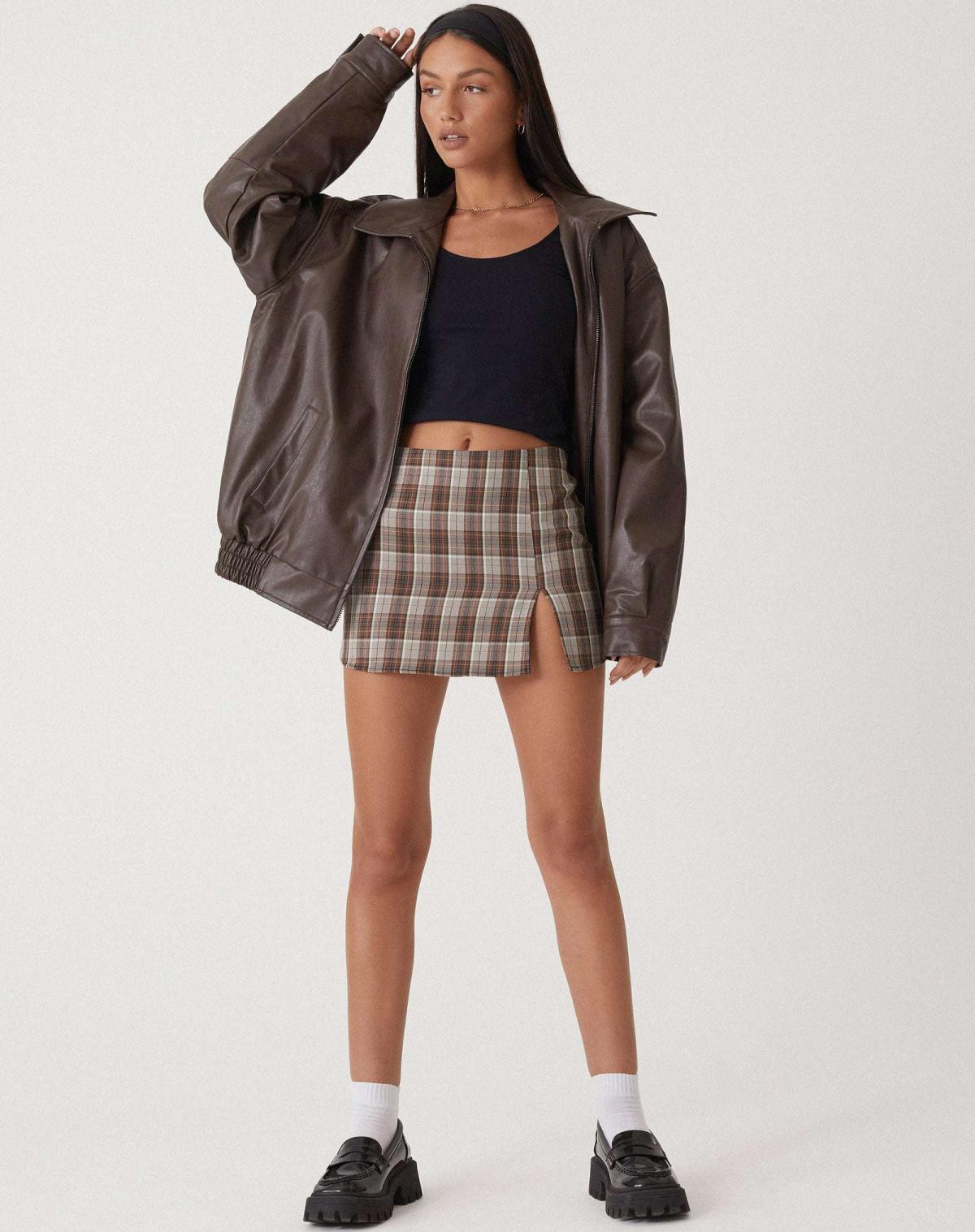 Casual brown oversized women's PU leather jacket, stylish faux leather outerwear for a trendy look. 1