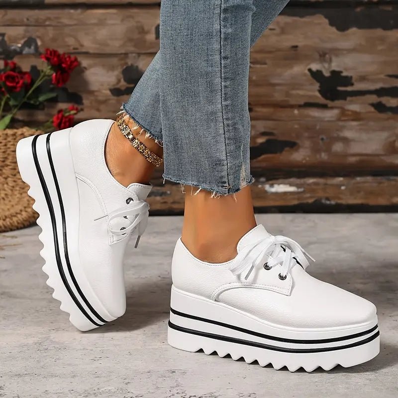 Women's platform Oxford shoes in beige with lace-up design and wedge sole, ideal for casual and smart-casual wear. 3