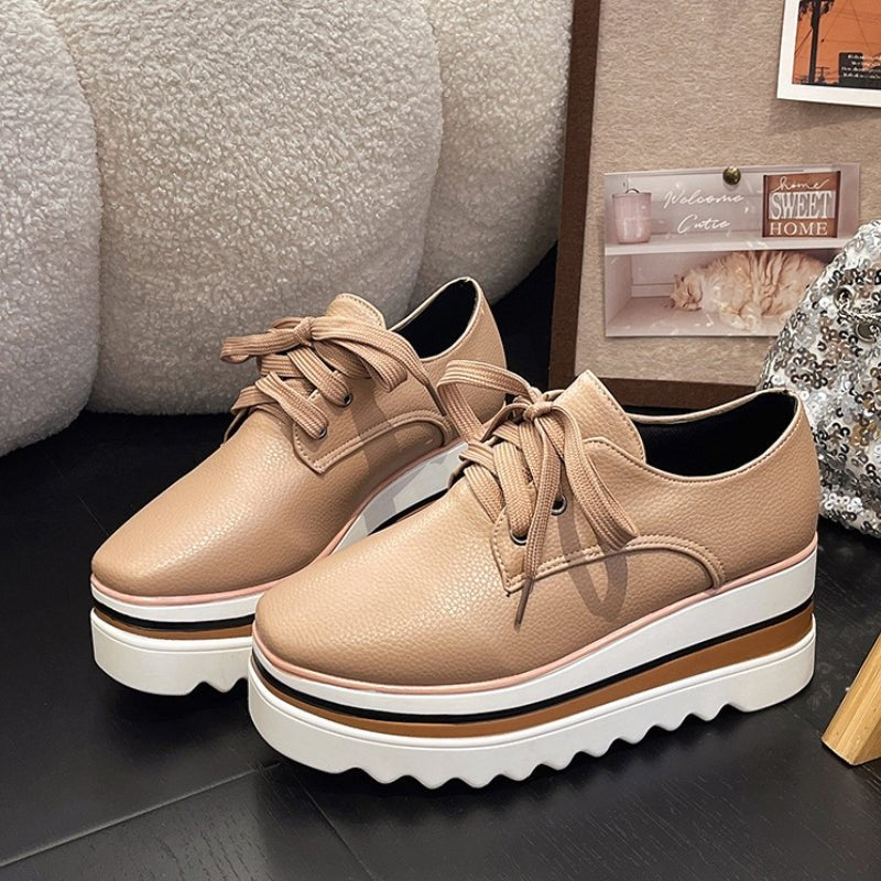 Women's platform Oxford shoes in beige with lace-up design and wedge sole, ideal for casual and smart-casual wear. 4